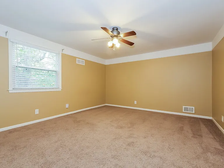 9915 Westgate Ln — Photo 15