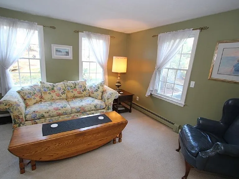 18 Great Hill Rd — Photo 7