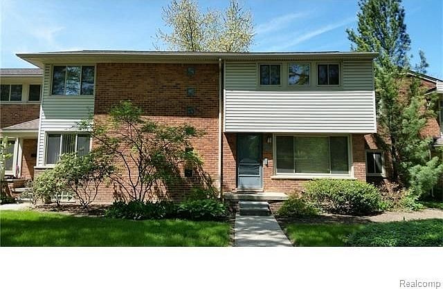 For Sale: 971 N Adams Rd Unit 12, Birmingham, MI 48009