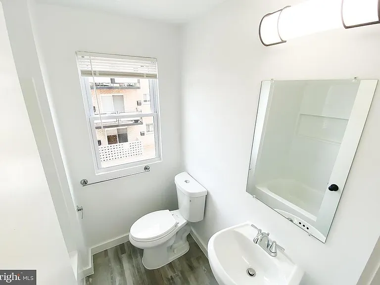 1537 Kenilworth Ave NE — Photo 8