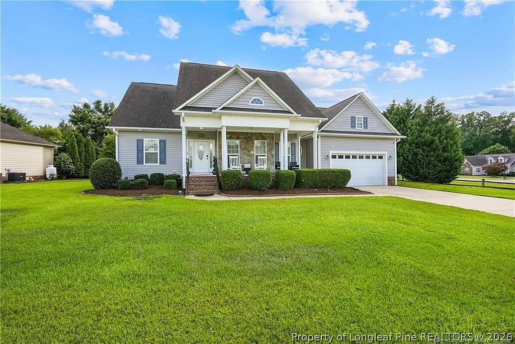 3 bed, 2.0 bath, 2265 sqft, $2,400 — Photo 2