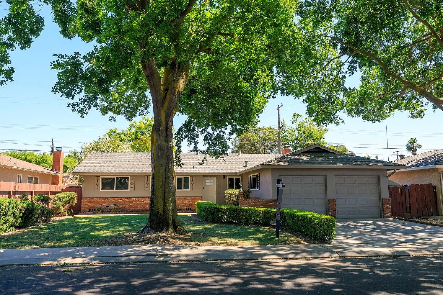 1610 Cherrywood Dr photo 1
