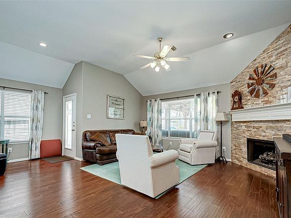 3rd image of 3906 Dell Park