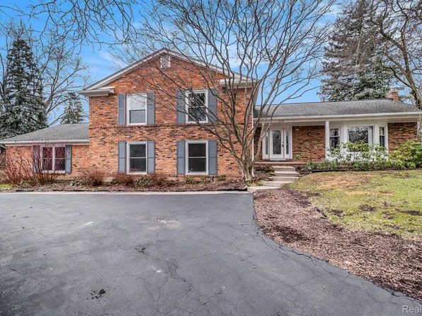 6226 Wellesley Dr, West Bloomfield, MI 48322