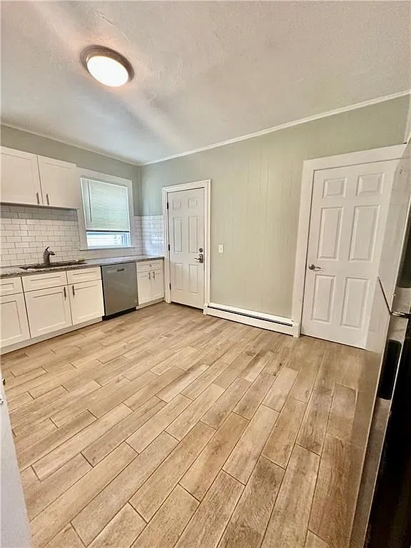 2 bed, 1.0 bath, 891 sqft, $1,600 — Photo 4