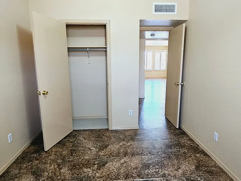3903 Van Buren Ave — Photo 13