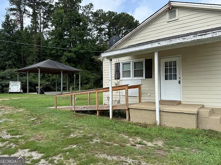6878 Newnan Rd — Photo 2
