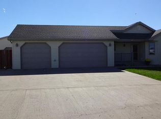 721 15th St NW, Jamestown, ND 58401