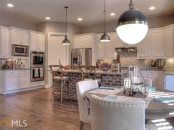 LOOKING IN TO GORGEOUS KITCHEN
