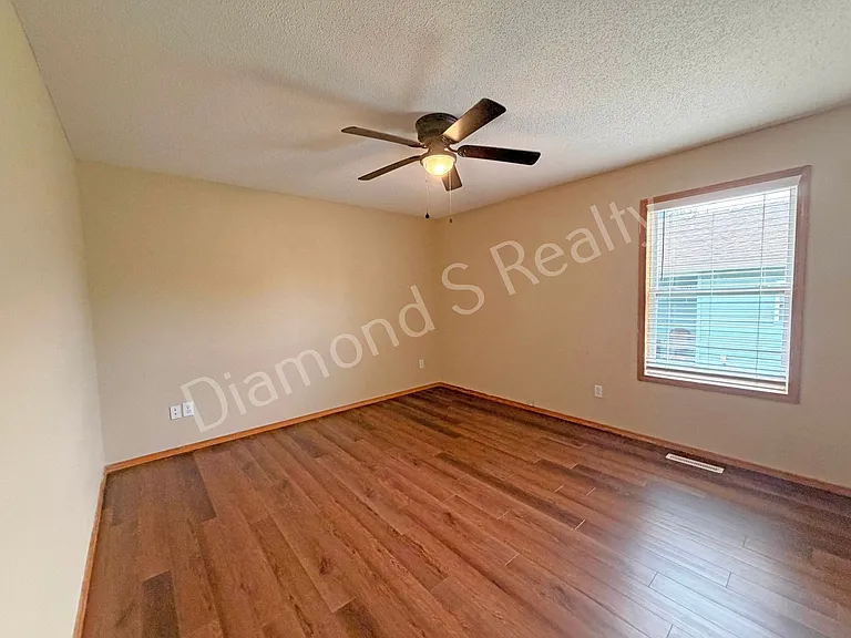 1413 W Rainey St — Photo 11