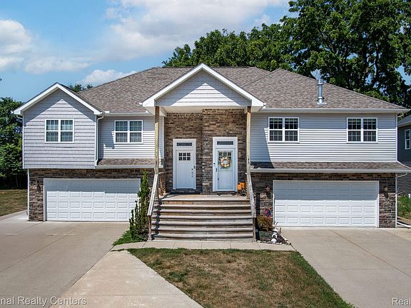 3rd image of 175 Whispering Pines Dr