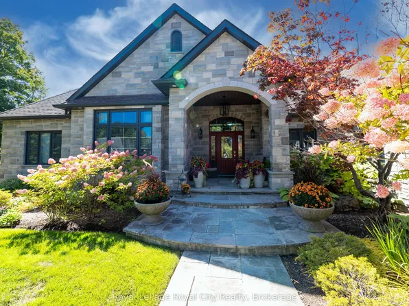 38 Carriage Ln, Puslinch, ON N0B 2J0