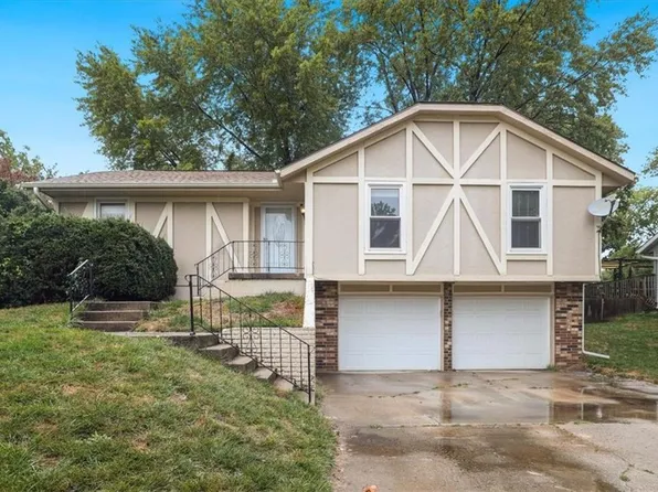 8702 Linda Ln, Pleasant Valley, MO 64068