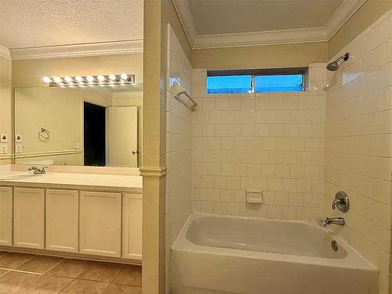 19134 Broadwind Ln — Photo 12
