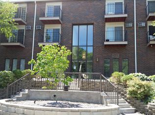 4300 12th Ave APT 302, Moline, IL 61265