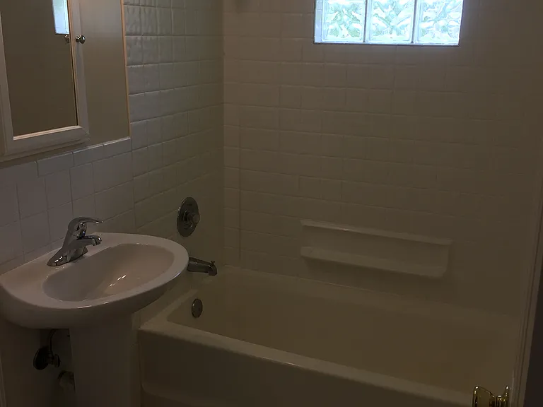 3 NE Eastridge Ct #A — Photo 6