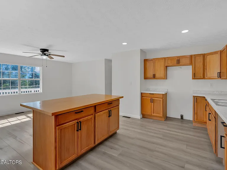 1115 Back Valley Rd — Photo 3
