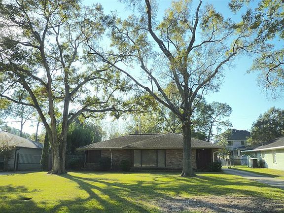 3rd image of 3823 Linkwood Dr