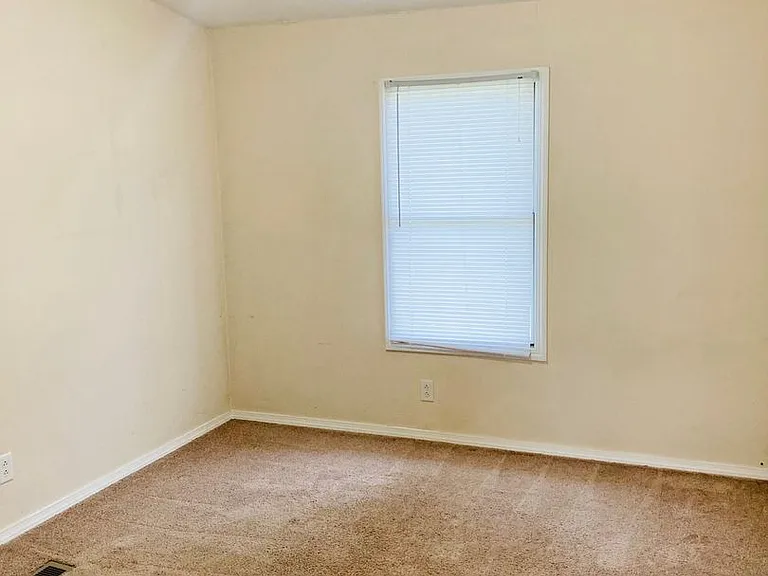 2113 Elmdale Ave — Photo 11