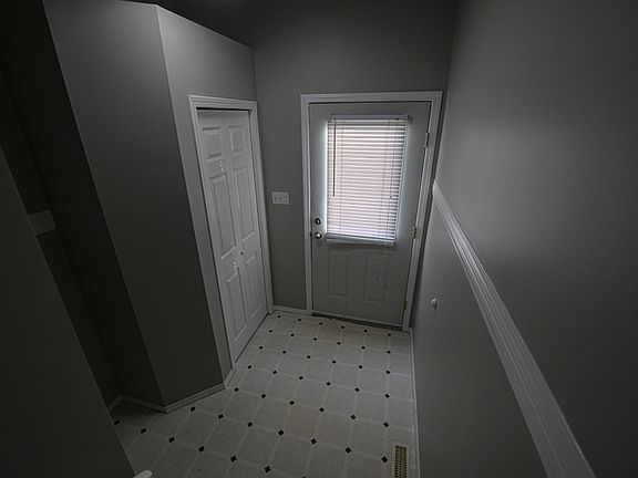 5th image of 9224 94a Ave #B