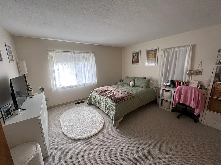 158 N Beacon St — Photo 24