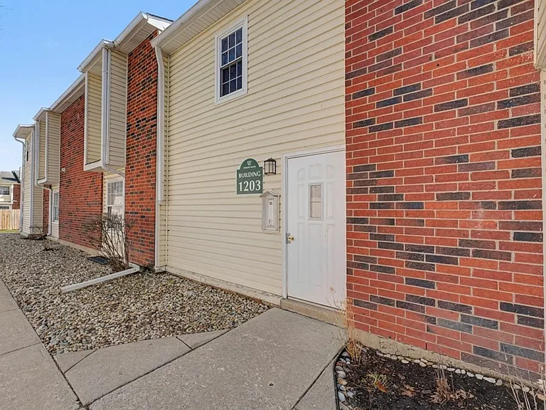 1203 Wyndham Ct #105 — Photo 1