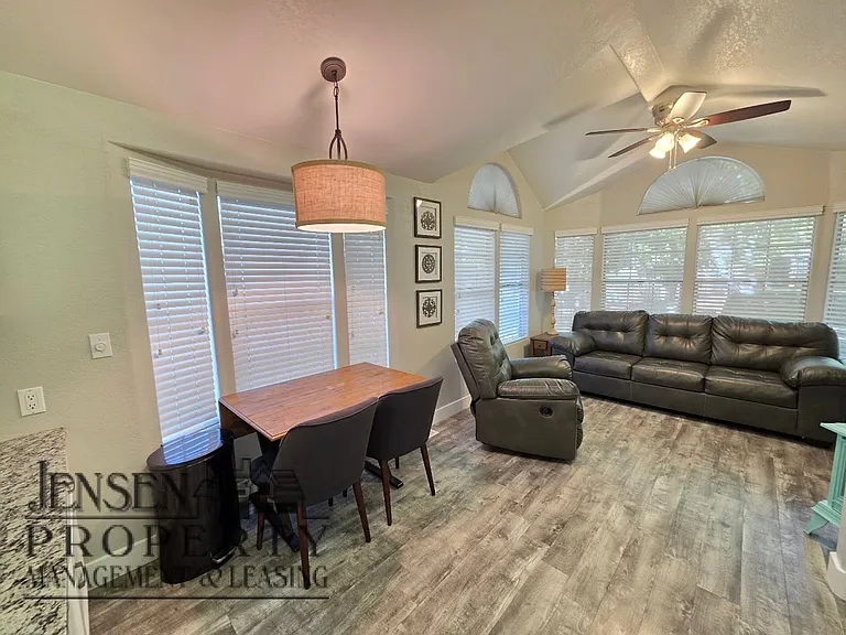 45 Cottonwood Ln — Photo 4