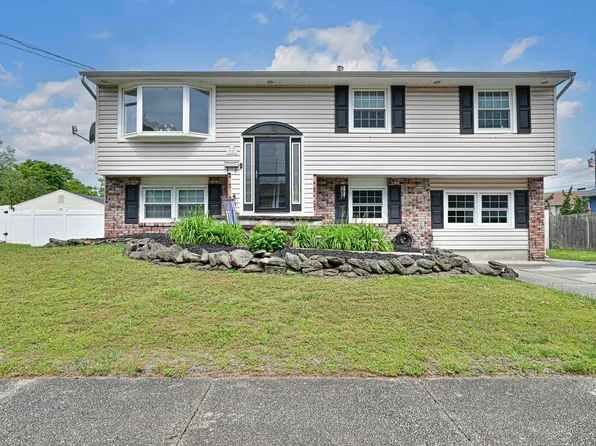 18 Schoolhouse Dr, Somers Point, NJ 08244