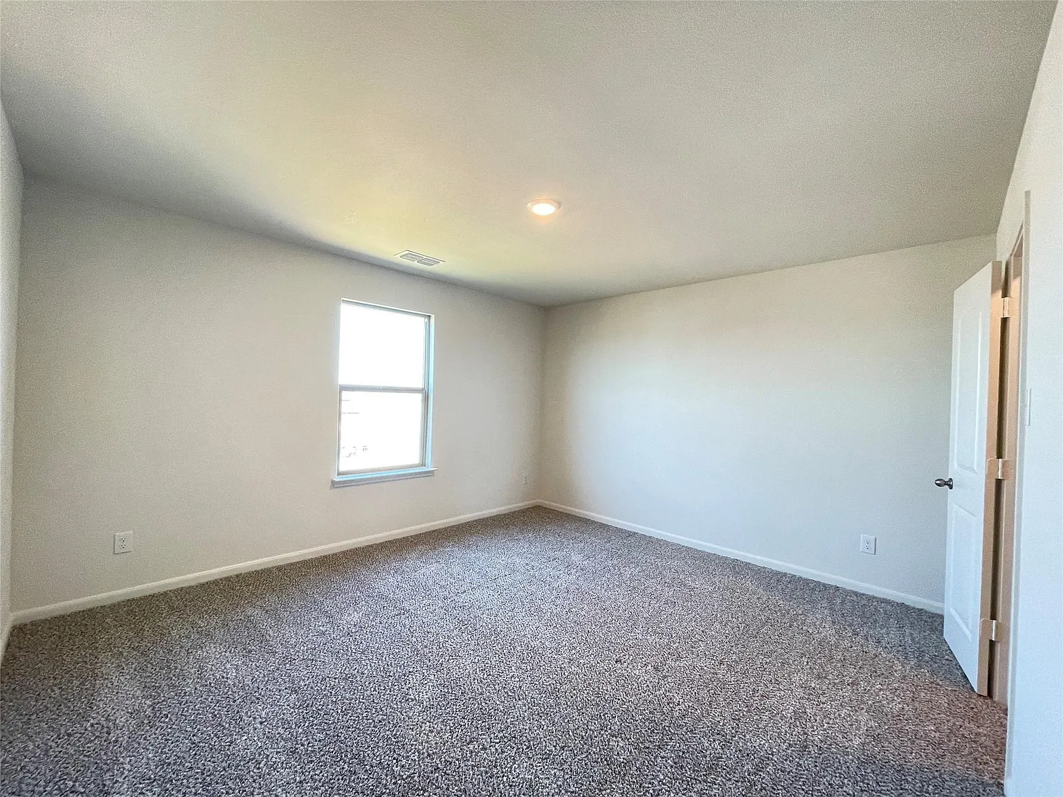 4 bed, 2209 sqft, $2,295 — Photo 3