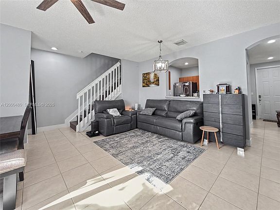 3rd image of 1033 NE 42nd Pl