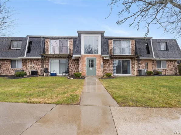 70 Foxberry Dr S #A, Getzville, NY 14068