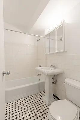 Rented by Stonehenge NYC LLC | media 22