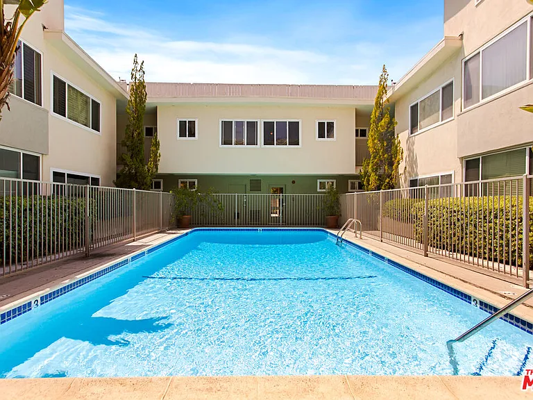 1525 N Hayworth Ave #206 — Photo 18