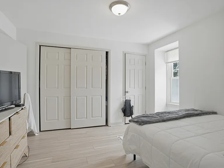 100 Potter St #6 — Photo 8
