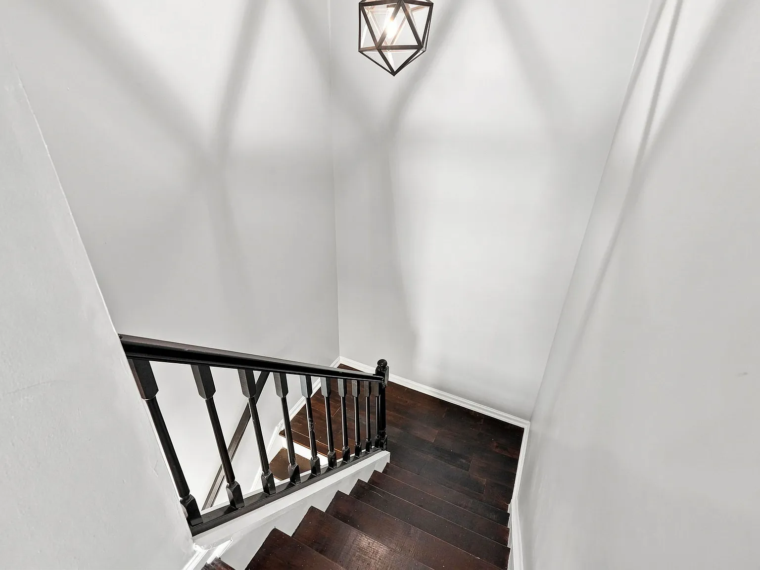 3 bed, 1360 sqft, $2,600 — Photo 3