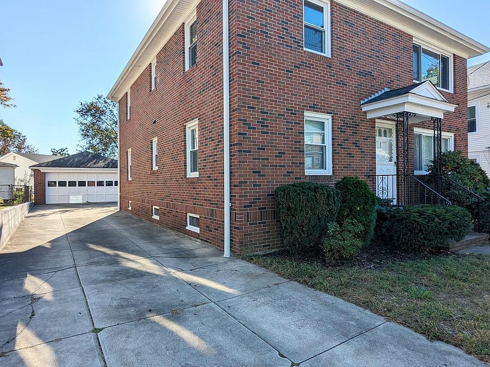 STATELY ATTRACTIVE HOME WITH 2 CAR GARAGE