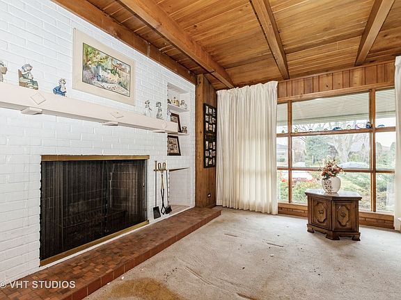 3rd image of 9525 S Parkside Ave