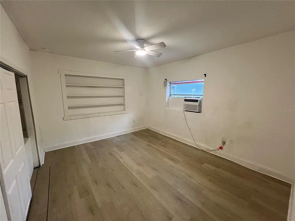 4 bed, 1.0 bath, 952 sqft, $1,450 — Photo 3