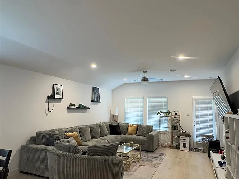 7834 Calabria Dr — Photo 2