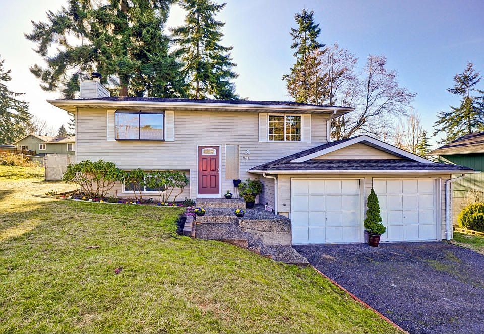 Welcome home! Large lot