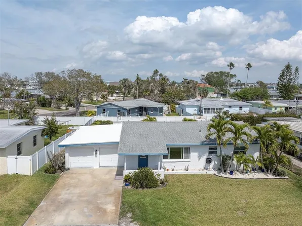 16315 2nd St E, Redington Beach, FL 33708