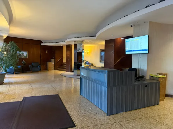 61-20 Grand Central Parkway image 3 of 22