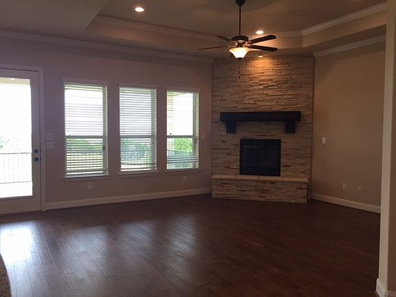 4th image of 267 Honey Locust Ct
