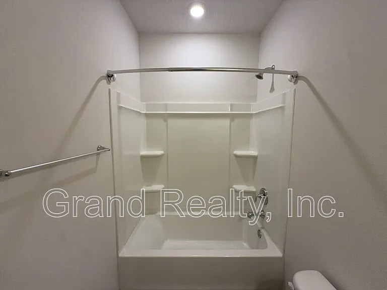 5869 Danbury Blvd — Photo 17