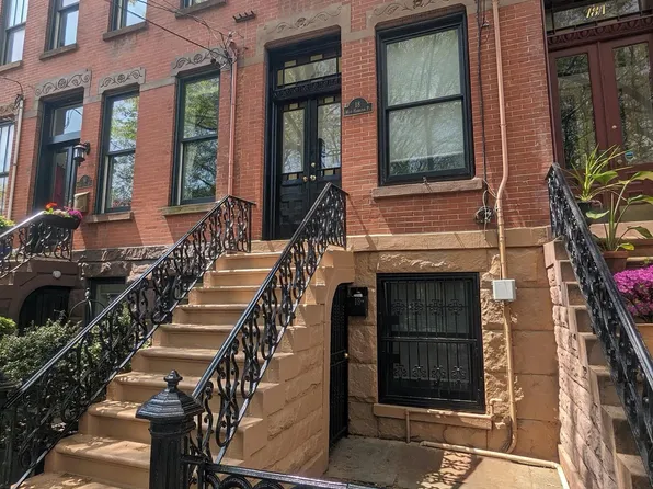 18 W Hamilton Pl, Jersey City, NJ 07302