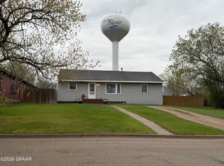 405 Hill Ave S, Park River, ND 58270