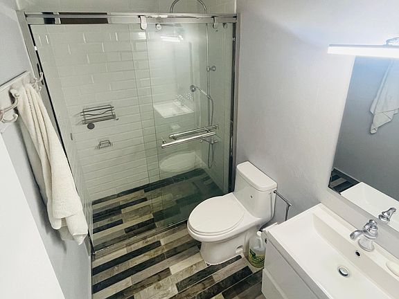 2nd image of 135 Calle Costa Rica Condominio Vlg