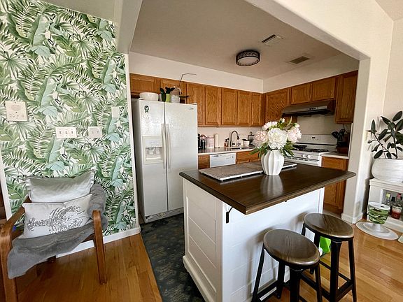 2nd image of 6905 Catamaran Way Unit B