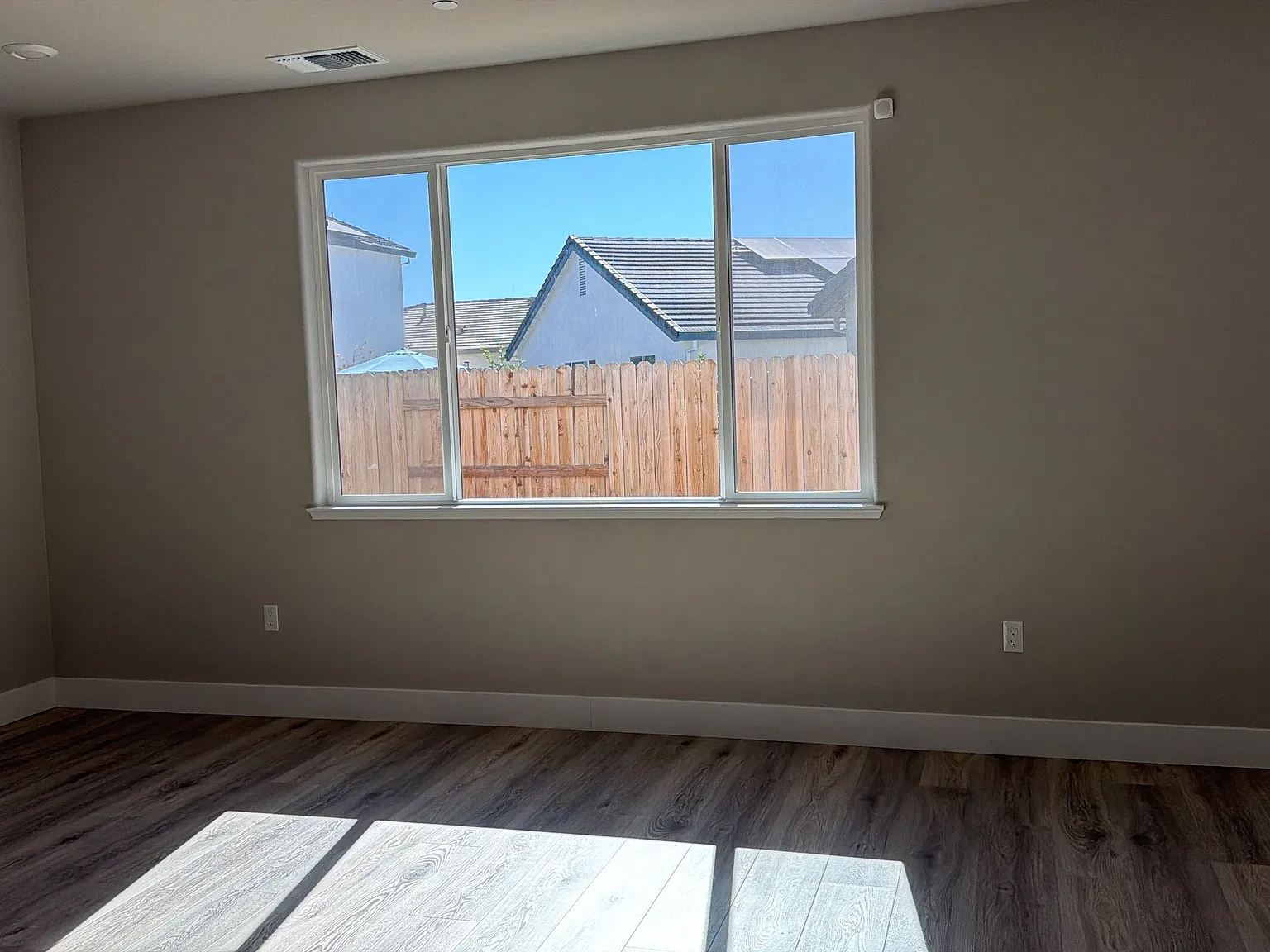 4 bed, 1692 sqft, $3,385 — Photo 3