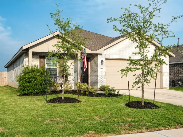 1905 Champions Dr, Navasota, TX 77868
